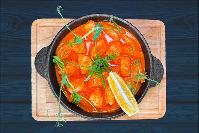 Креветки жареные с кули из паприки